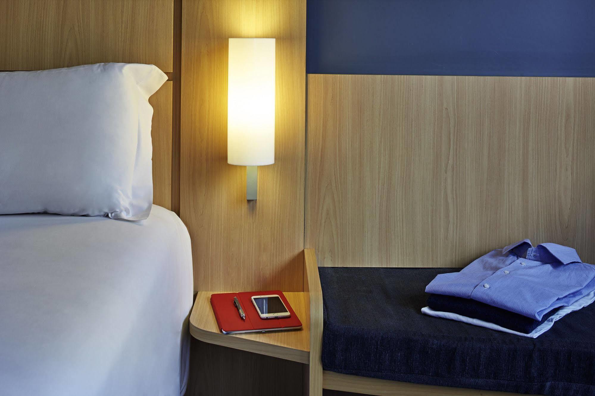 Ibis & Sheung Wan Hong Kong